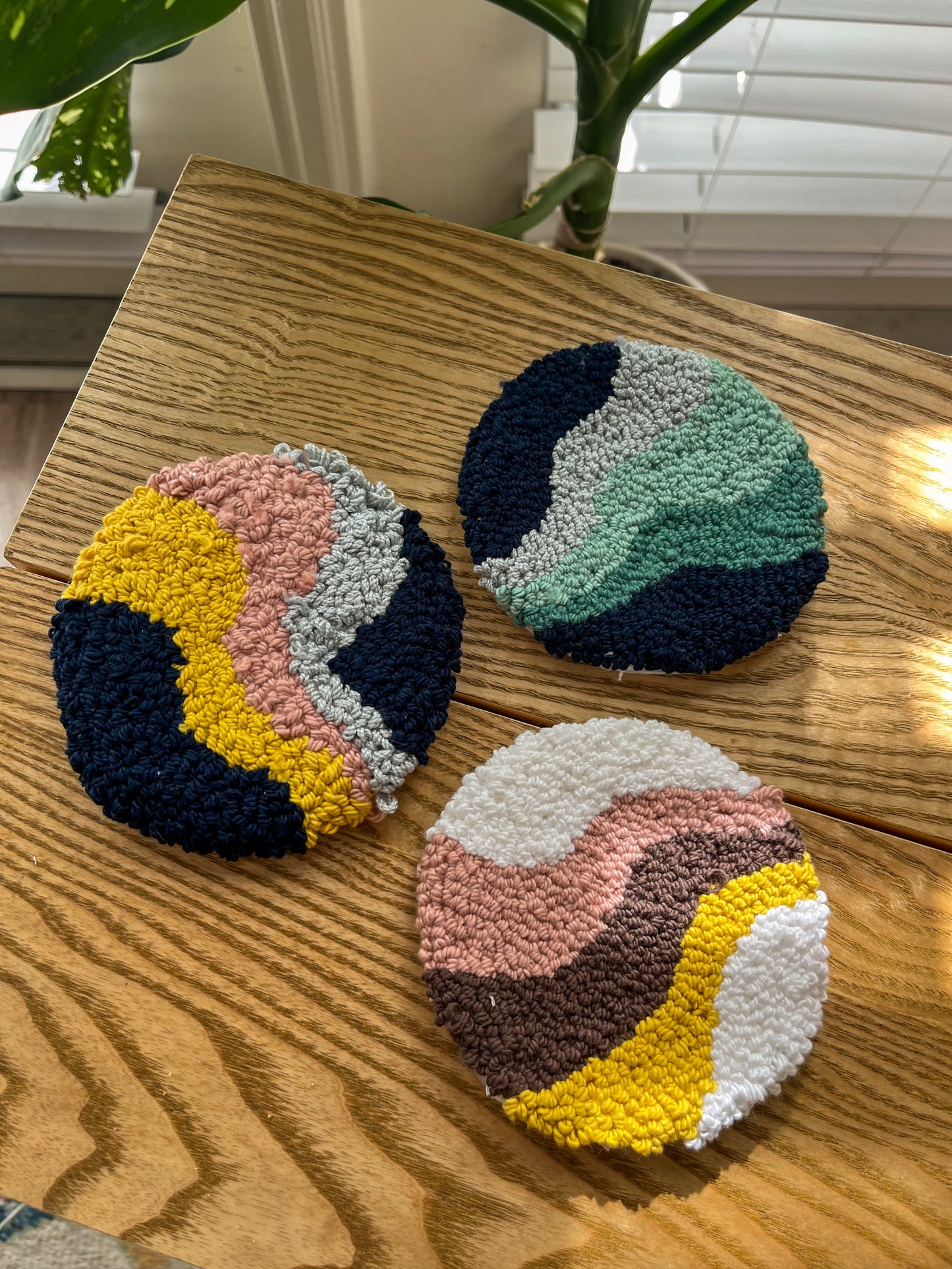 wavy mug rug