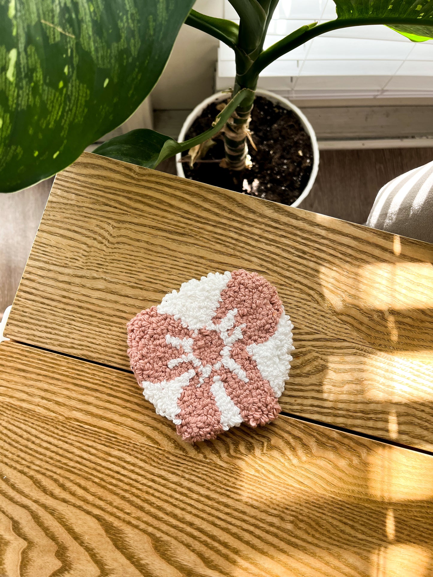 pink bow mug rug