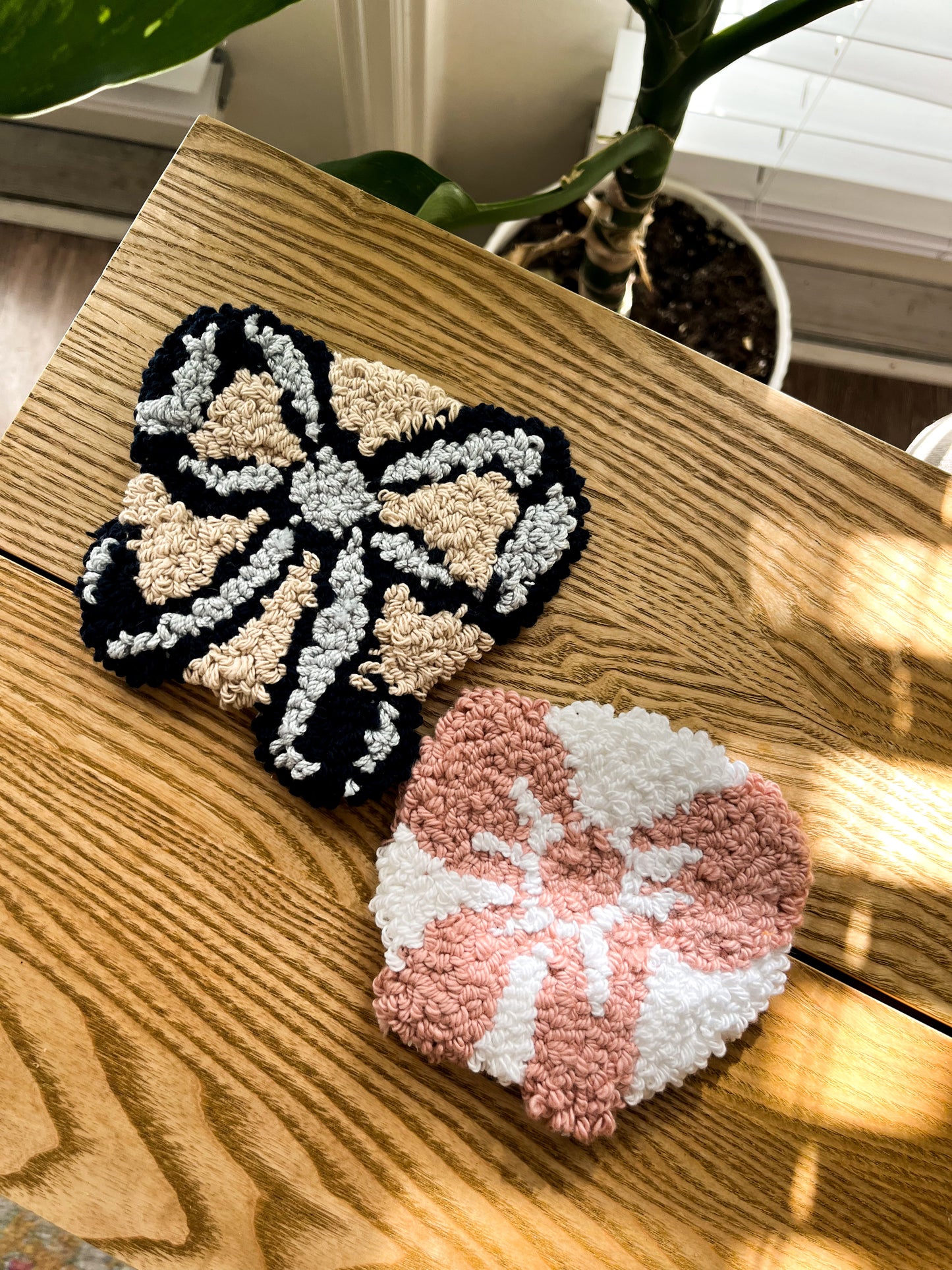 pink bow mug rug